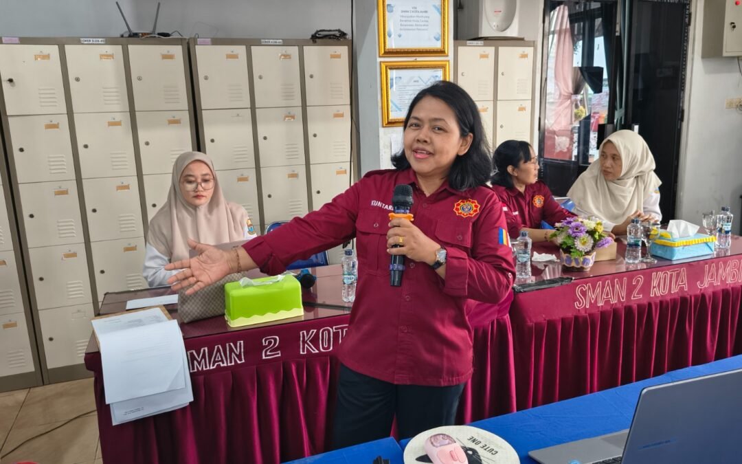 Kuntari Bagikan Praktik Baik Pemanfaatan Teknologi pada IHT SMAN 2 Kota Jambi